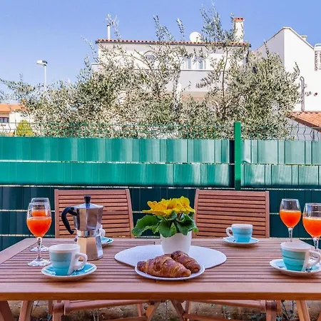 Apartman Spacious & Modern Blue For 4 With Terrace & Parking Peaceful Near Beaches Pula