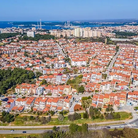 Spacious & Modern Blue For 4 With Terrace & Parking Peaceful Near Beaches Apartment Pula