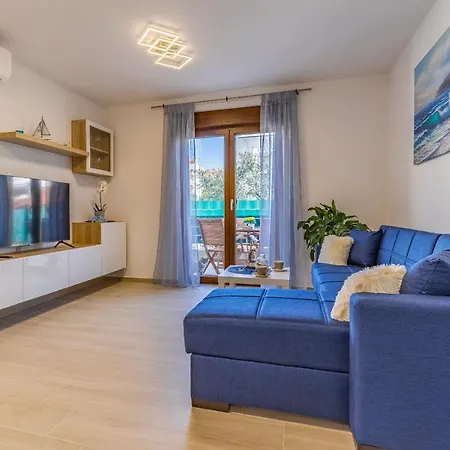 Blue Pula, New, Family Friendly, Comfortable, Free Parking And Wifi *