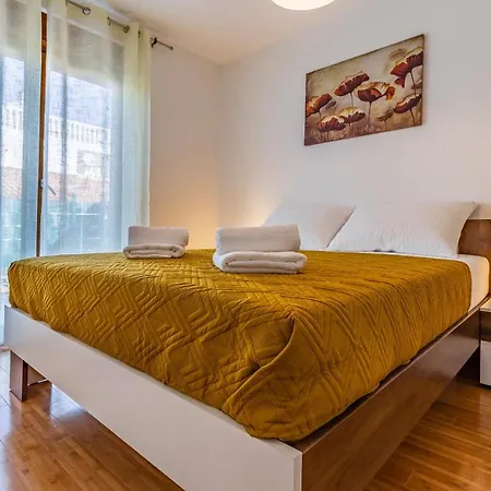 Apartment Blue Pula, New, Family Friendly, Comfortable, Free Parking And Wifi