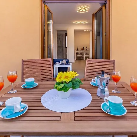 Blue Pula, New, Family Friendly, Comfortable, Free Parking And Wifi Apartment