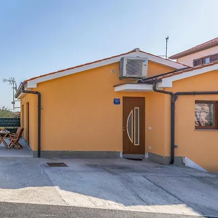 Blue Pula, New, Family Friendly, Comfortable, Free Parking And Wifi * Pula