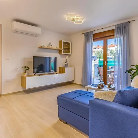 Blue Pula, New, Family Friendly, Comfortable, Free Parking And Wifi *