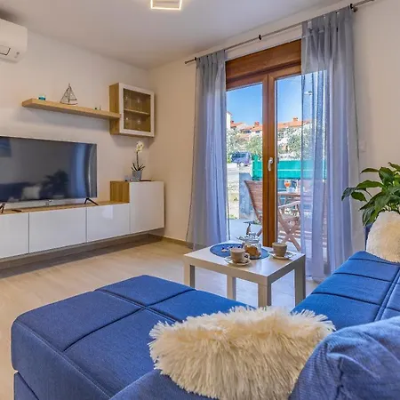 Blue Pula, New, Family Friendly, Comfortable, Free Parking And Wifi Pula