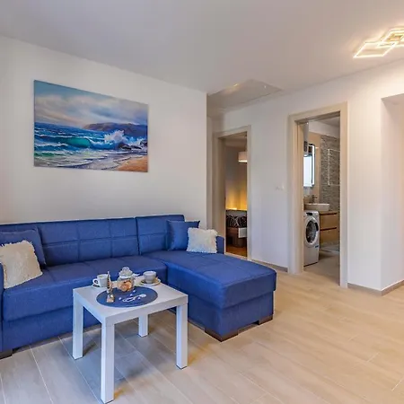 Apartment Blue Pula, New, Family Friendly, Comfortable, Free Parking And Wifi